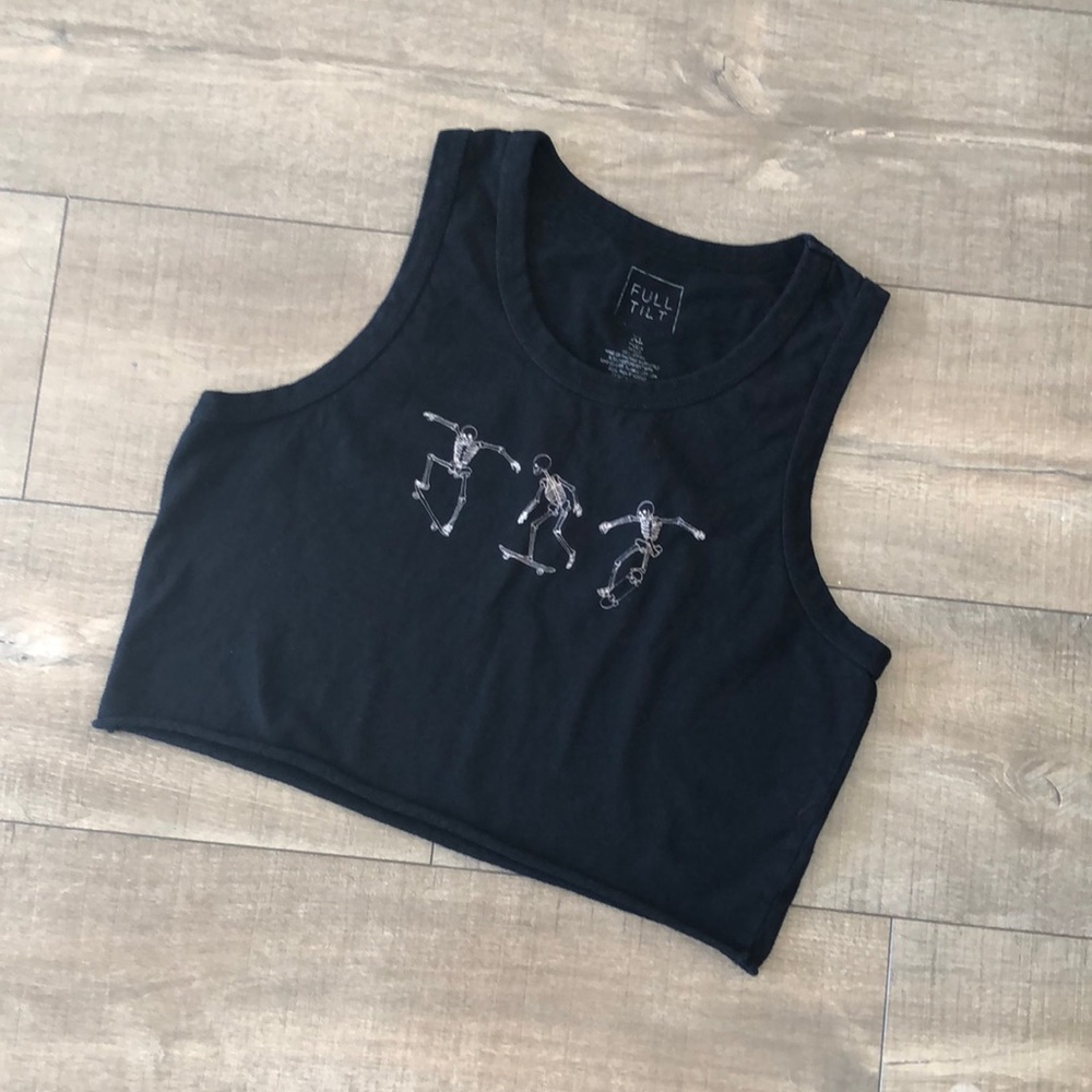 FULL TILT CROP TOP SIZE XL